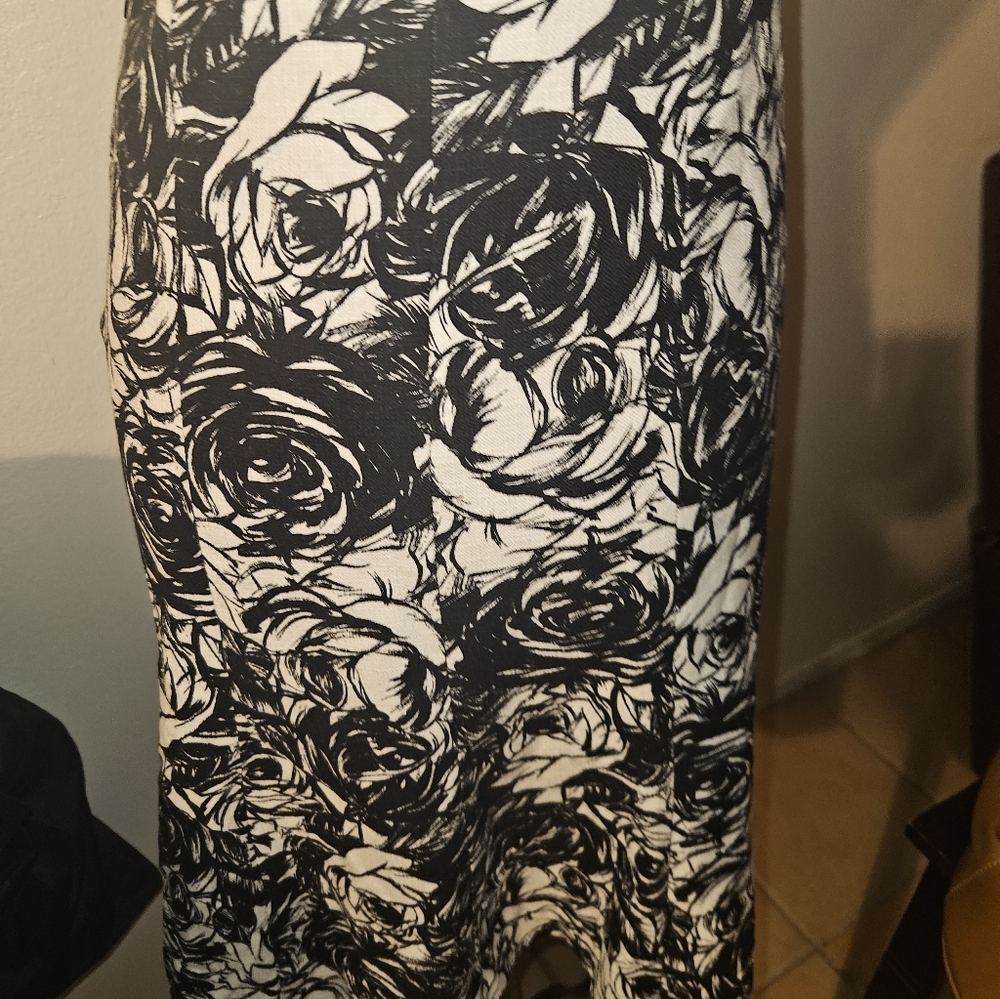 Ruth Womans Black and White Floral A-Line Skirt Size 2 - Picture 5 of 8